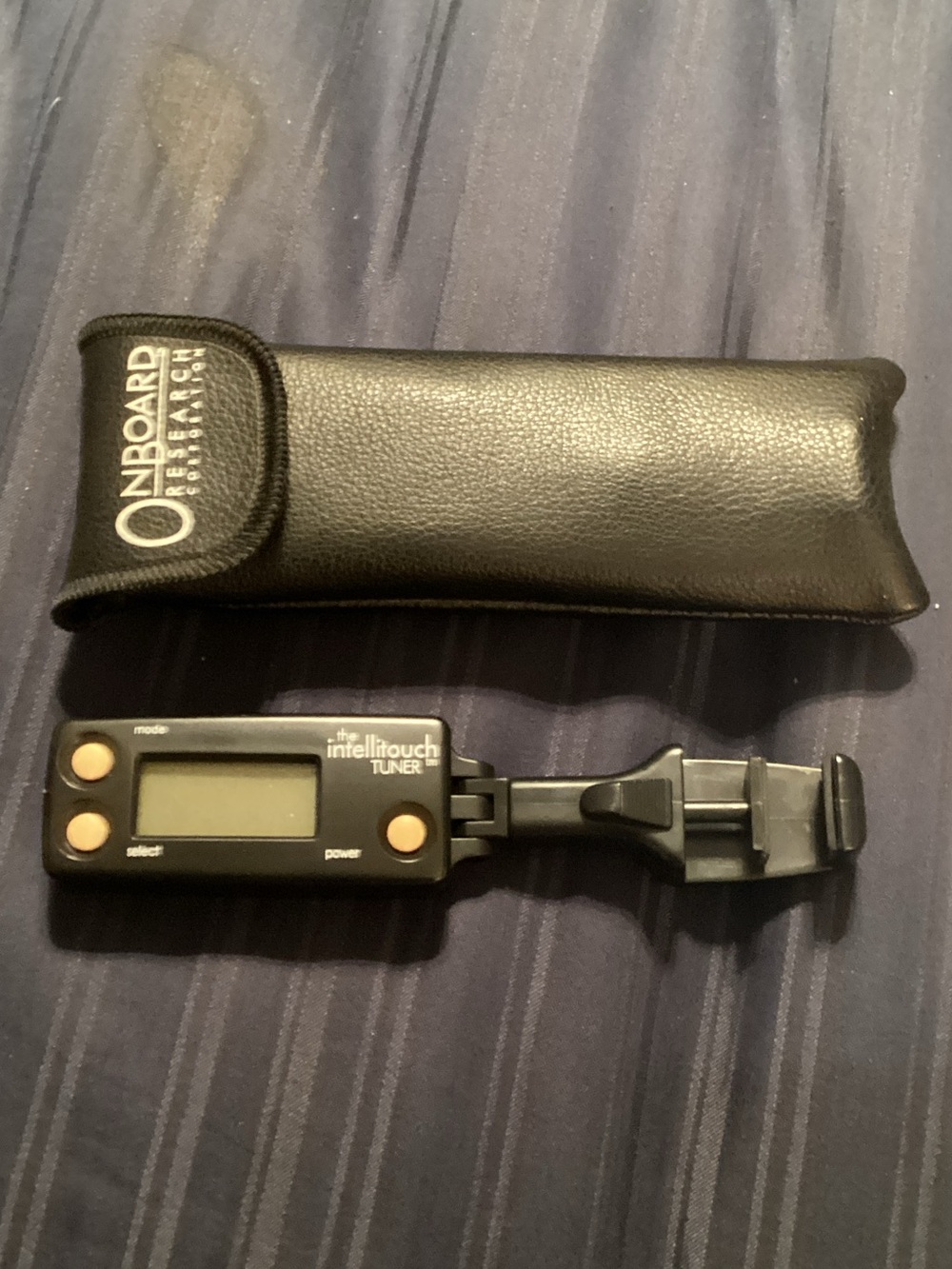 Intellitouch onboard clip-on digital instrument tuner for string instruments